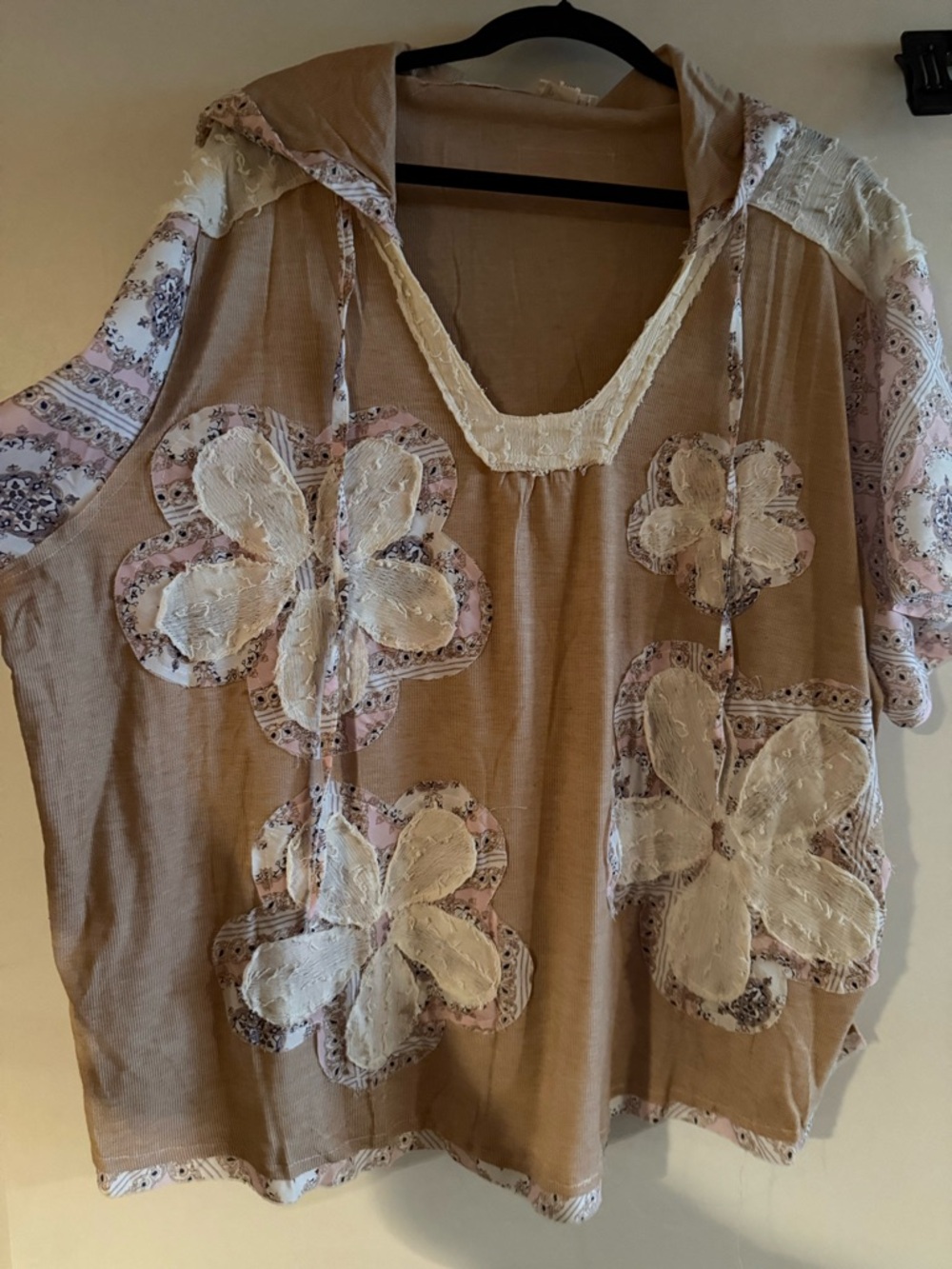 POL Boho Floral Appliqué Hooded Women's Top in Tan